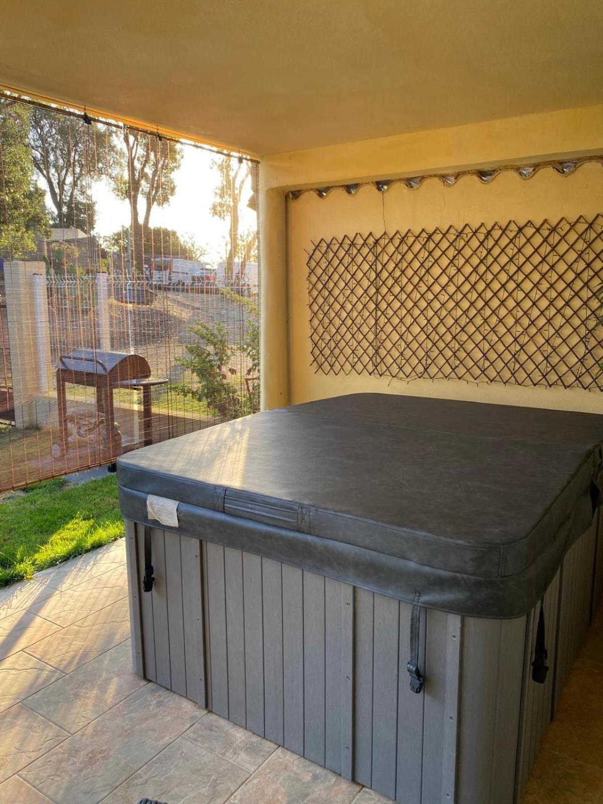 Agreable Rez De Jardin Avec Piscine Et Jacuzzi Apartamento Cervione Exterior foto